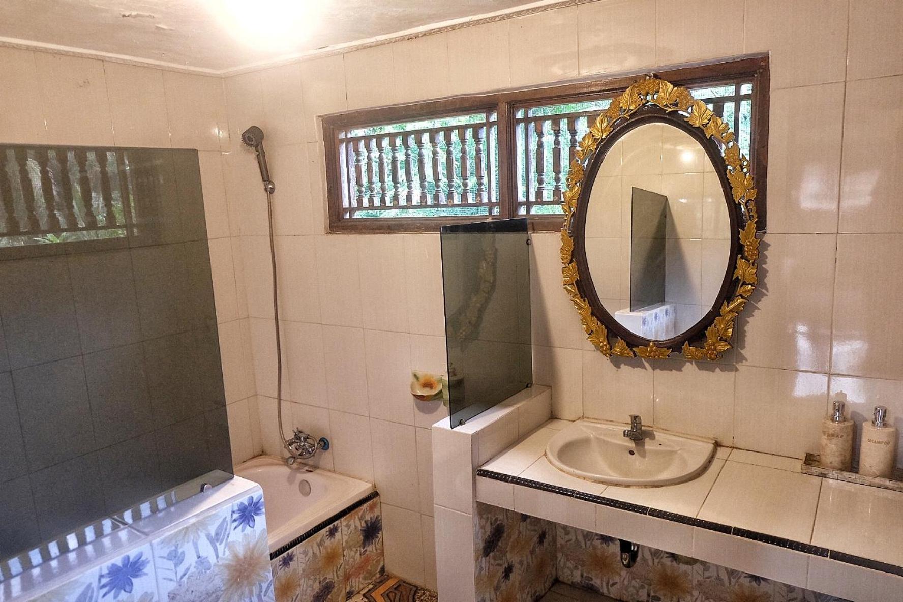 فيلا Gunung Kawi House تيغالالانغْ المظهر الخارجي الصورة